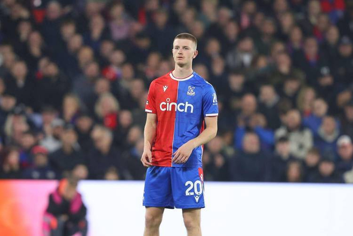 7000万英镑！曼联抢水晶宫中场新星，利物浦切尔西加入争夺|沃顿|斯科特-沃顿|卡塞米罗|梅努|球员_新浪体育_新浪新闻